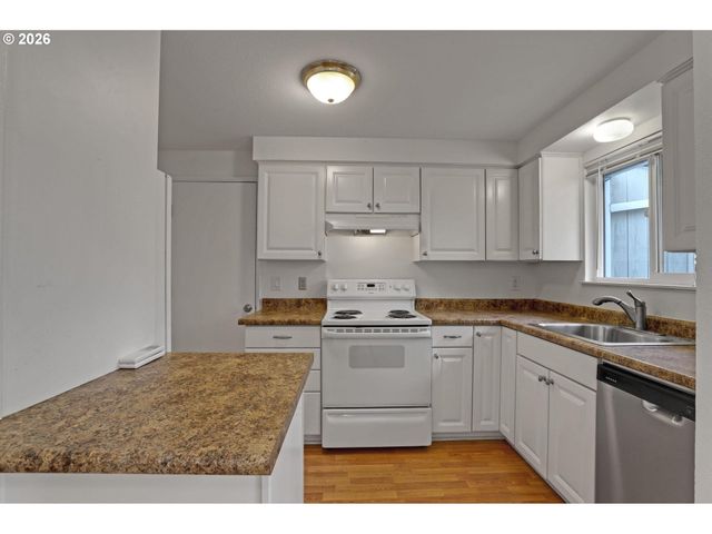 4703 Sw POMONA St, Portland, OR 97219