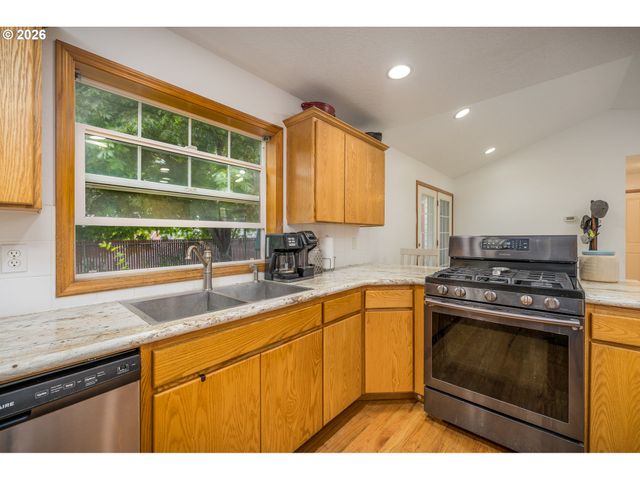 2015 CHASE Loop Sw, Albany, OR 97321