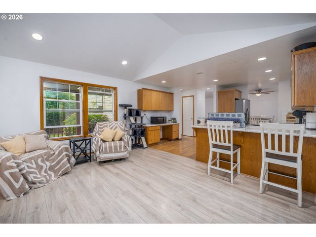 2015 CHASE Loop Sw, Albany, OR 97321