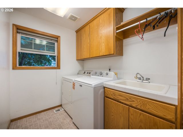 2015 CHASE Loop Sw, Albany, OR 97321