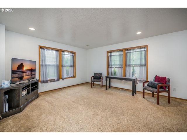 2015 CHASE Loop Sw, Albany, OR 97321