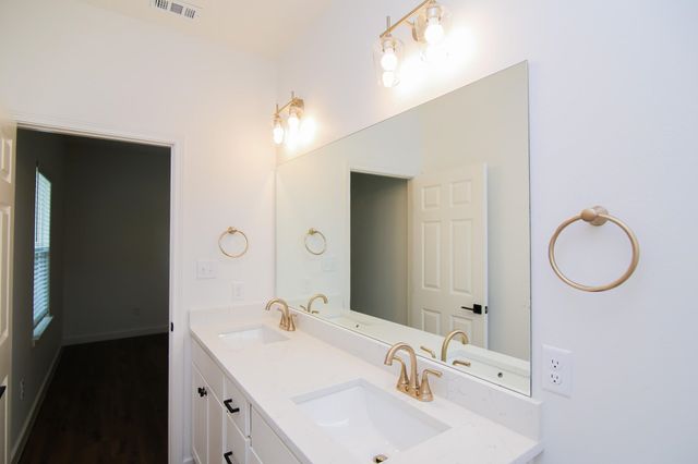1204 Douglas, Longview, TX 75602