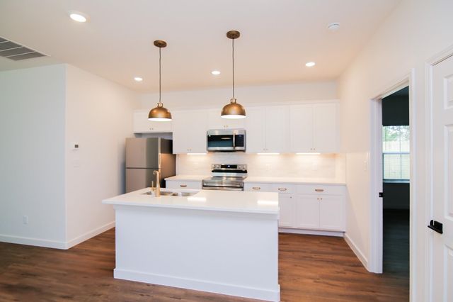 1204 Douglas, Longview, TX 75602