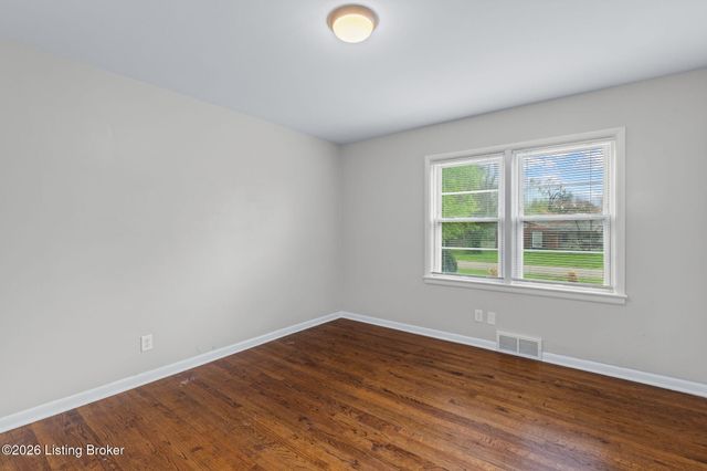 8600 Perry Rd, Louisville, KY 40222