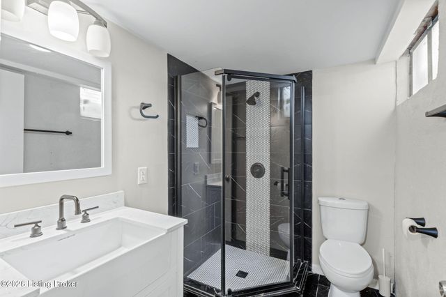 8600 Perry Rd, Louisville, KY 40222