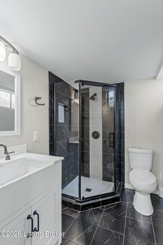 8600 Perry Rd, Louisville, KY 40222