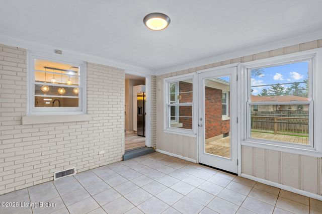 8600 Perry Rd, Louisville, KY 40222