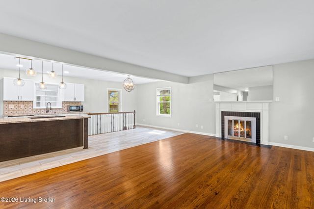 8600 Perry Rd, Louisville, KY 40222