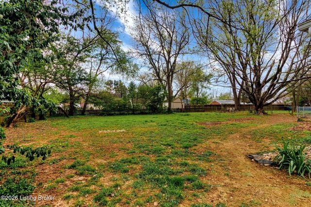 8600 Perry Rd, Louisville, KY 40222