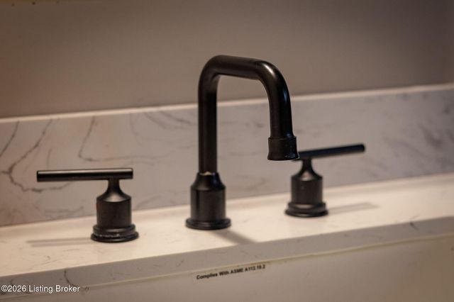 8600 Perry Rd, Louisville, KY 40222