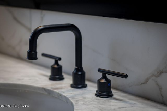 8600 Perry Rd, Louisville, KY 40222