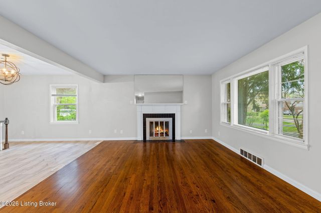 8600 Perry Rd, Louisville, KY 40222