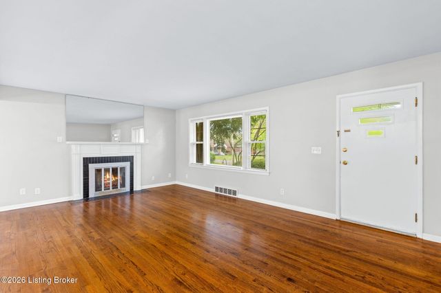 8600 Perry Rd, Louisville, KY 40222