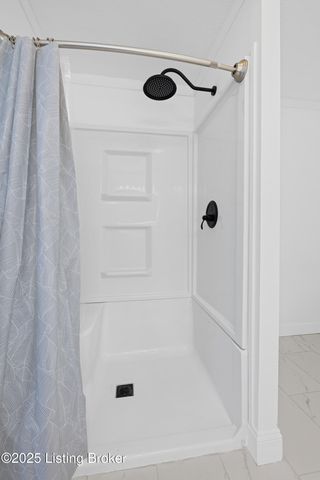 8817 Woodpointe Blvd, Louisville, KY 40219