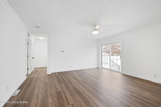 8817 Woodpointe Blvd, Louisville, KY 40219