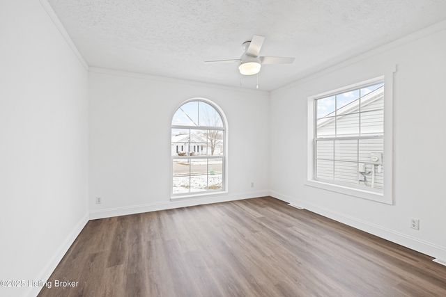 8817 Woodpointe Blvd, Louisville, KY 40219