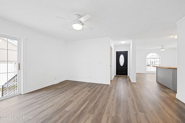 8817 Woodpointe Blvd, Louisville, KY 40219