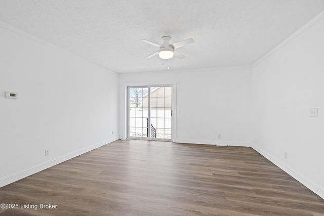 8817 Woodpointe Blvd, Louisville, KY 40219