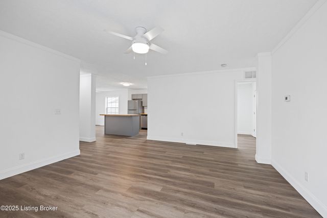 8817 Woodpointe Blvd, Louisville, KY 40219