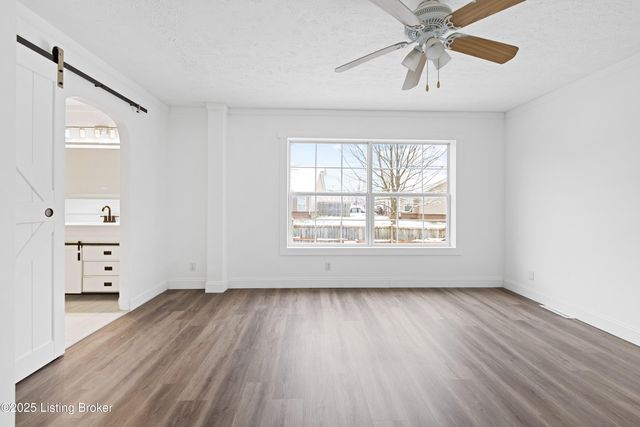 8817 Woodpointe Blvd, Louisville, KY 40219