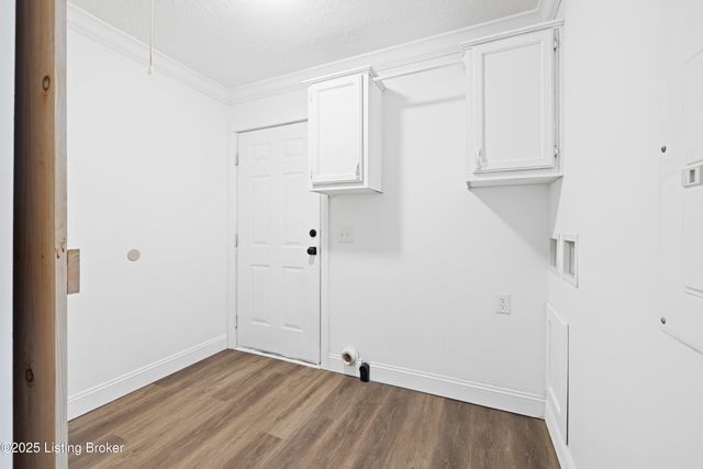 8817 Woodpointe Blvd, Louisville, KY 40219