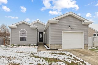 8817 Woodpointe Blvd, Louisville, KY 40219