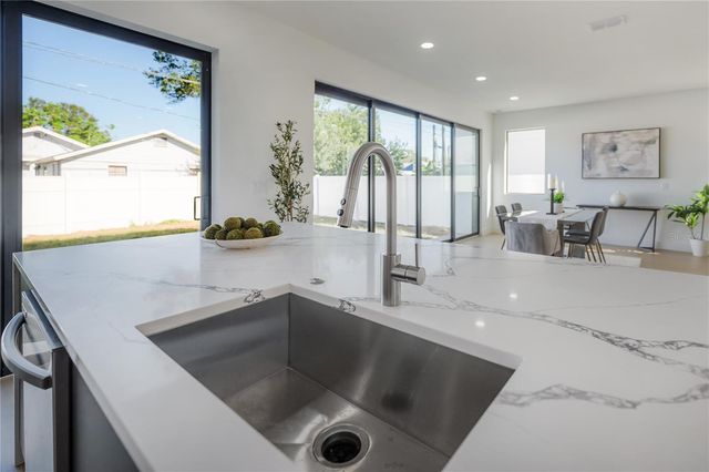 2721 17TH AVENUE N, St Petersburg, FL 33713