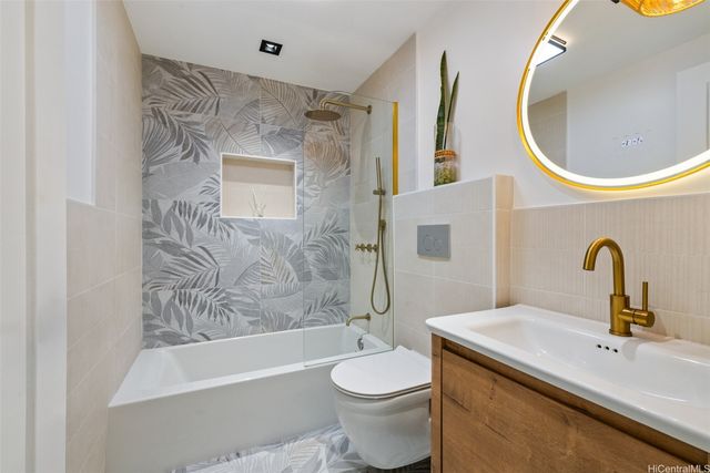 852 Kainoa Place, Honolulu, HI 96821