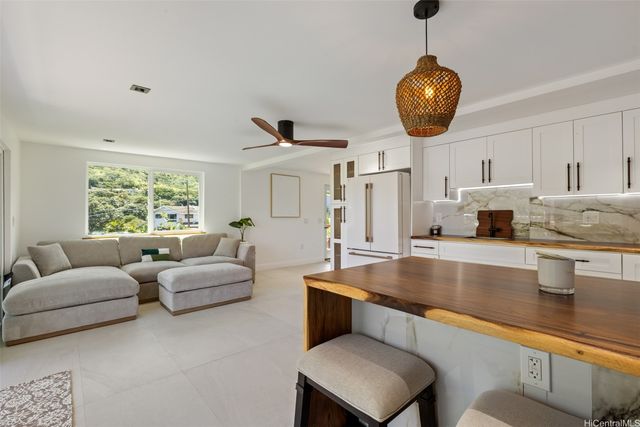 852 Kainoa Place, Honolulu, HI 96821