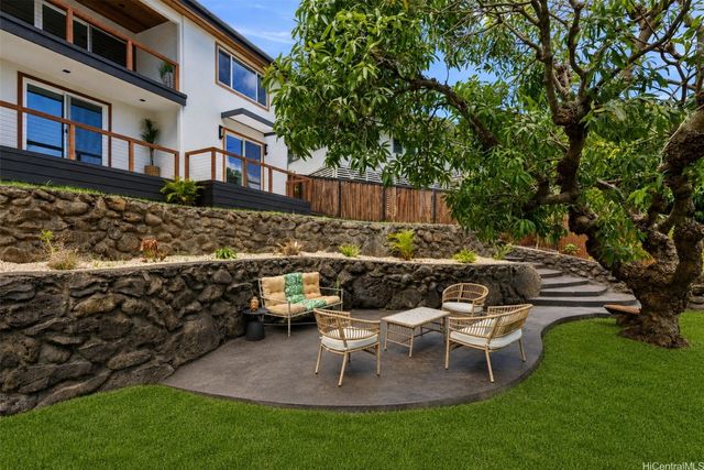 852 Kainoa Place, Honolulu, HI 96821