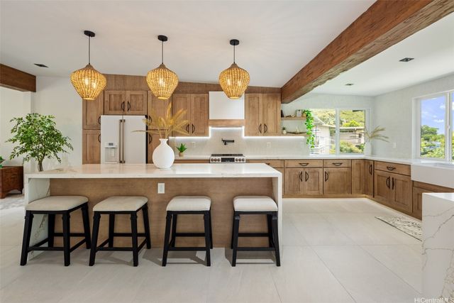 852 Kainoa Place, Honolulu, HI 96821