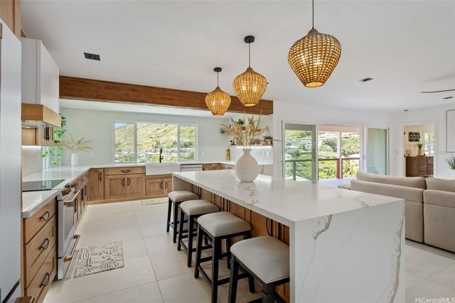 852 Kainoa Place, Honolulu, HI 96821