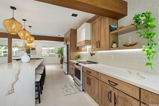 852 Kainoa Place, Honolulu, HI 96821