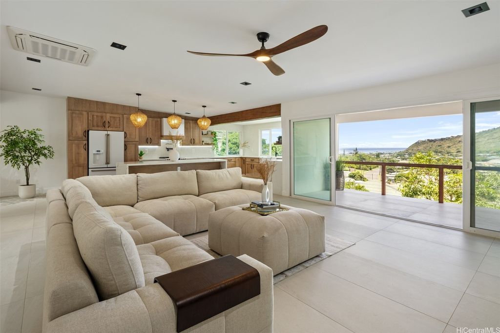 852 Kainoa Place, Honolulu, HI 96821