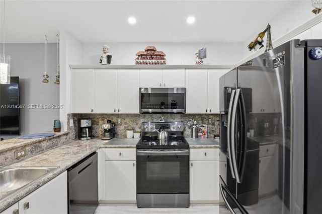 914 SW 151st Pl, Miami, FL 33194