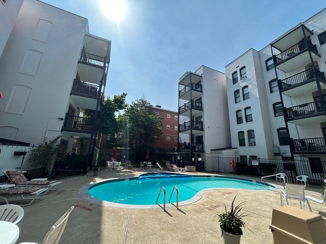 4 Commonwealth Ct 17, Boston, MA 02135