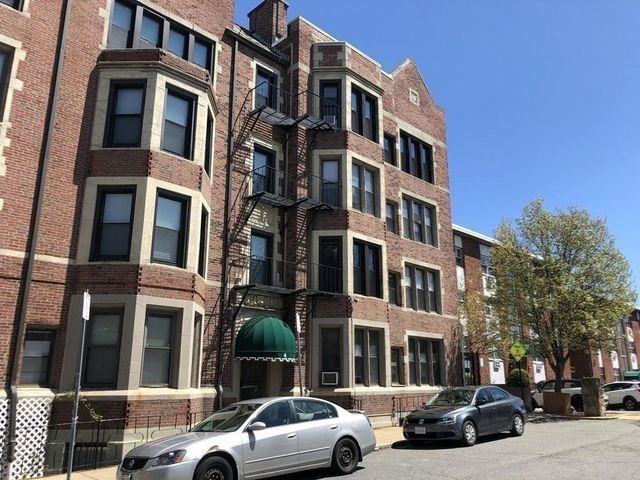 4 Commonwealth Ct 17, Boston, MA 02135