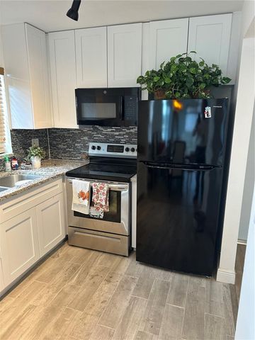 3048 E Sunrise Lakes Drive 421, Sunrise, FL 33322