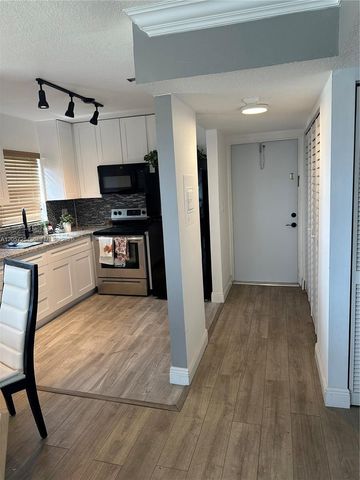 3048 E Sunrise Lakes Drive 421, Sunrise, FL 33322