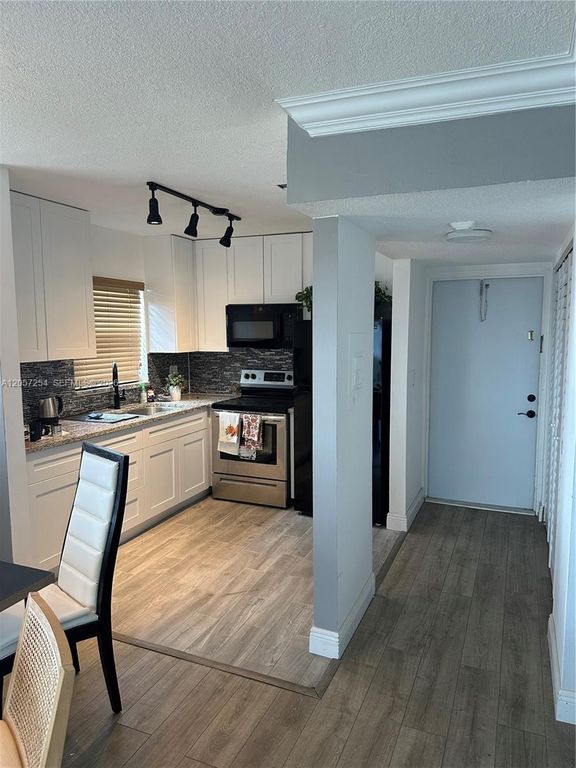 3048 E Sunrise Lakes Drive 421, Sunrise, FL 33322