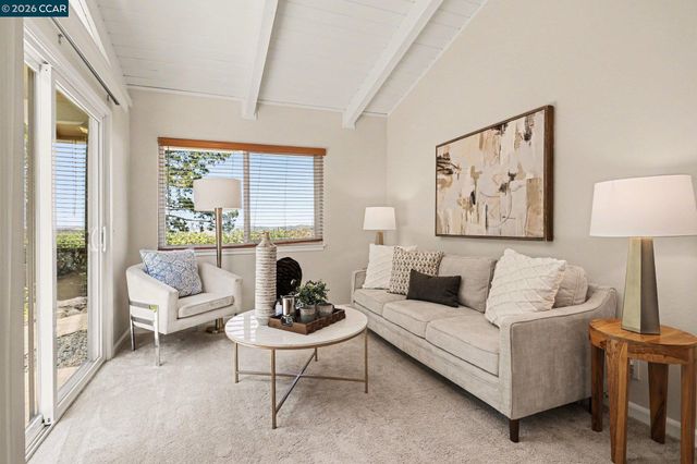 3 Camino Del Cielo, Orinda, CA 94563