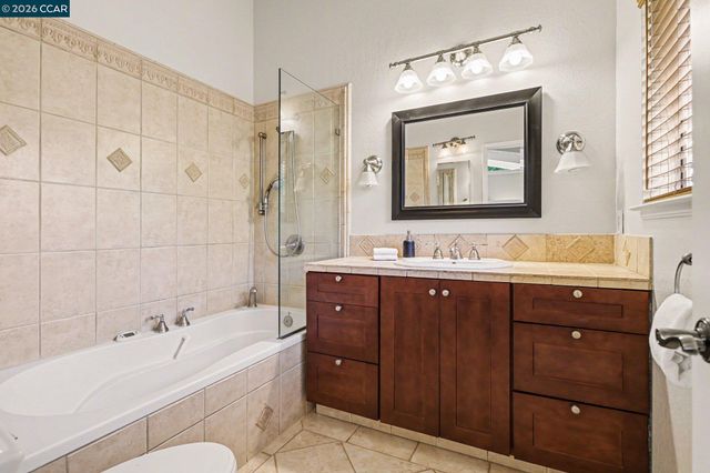 3 Camino Del Cielo, Orinda, CA 94563