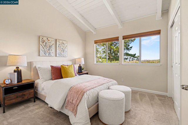 3 Camino Del Cielo, Orinda, CA 94563
