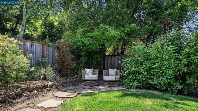 3 Camino Del Cielo, Orinda, CA 94563
