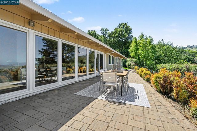 3 Camino Del Cielo, Orinda, CA 94563