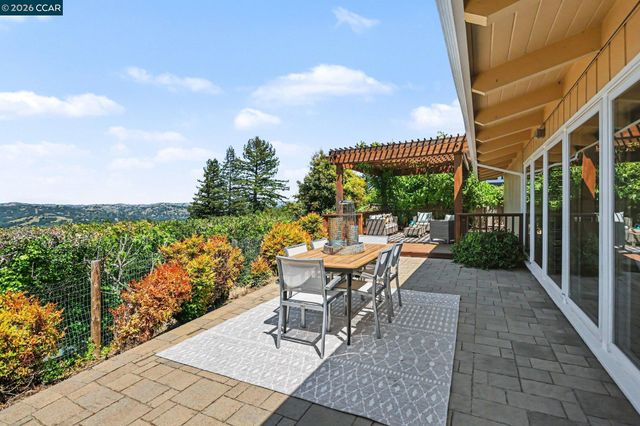 3 Camino Del Cielo, Orinda, CA 94563