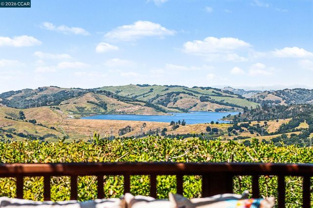 3 Camino Del Cielo, Orinda, CA 94563