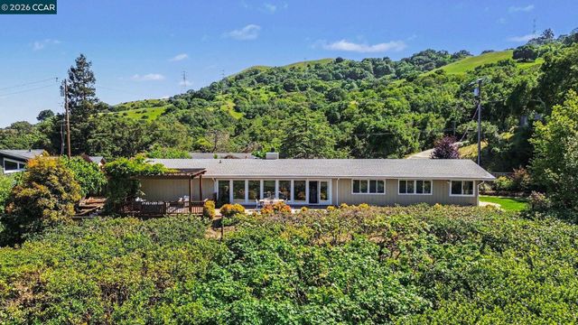 3 Camino Del Cielo, Orinda, CA 94563