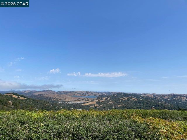 3 Camino Del Cielo, Orinda, CA 94563