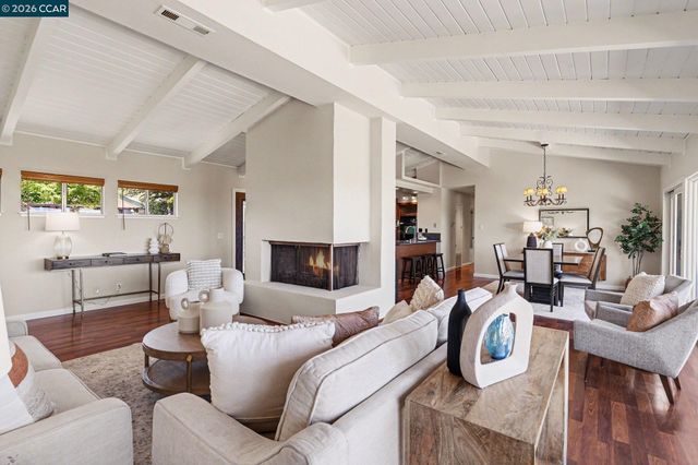 3 Camino Del Cielo, Orinda, CA 94563